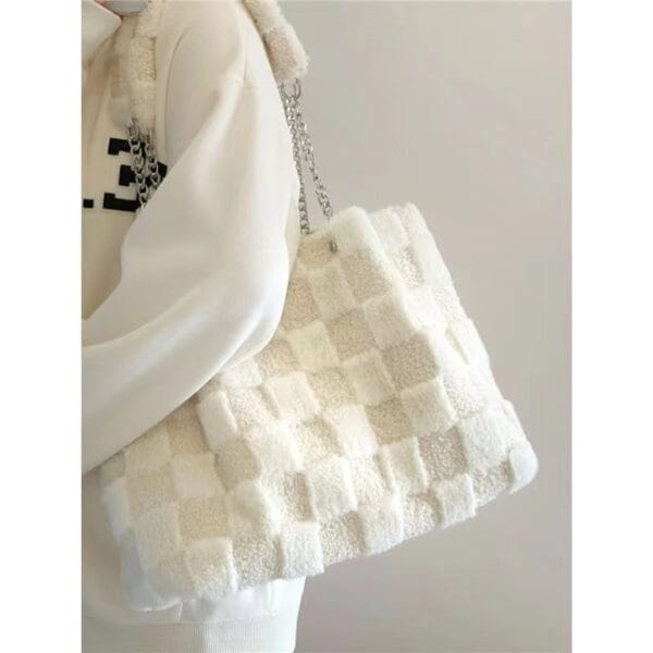White Plush One Shoulder Bag Casual Tote Bag - Image 4